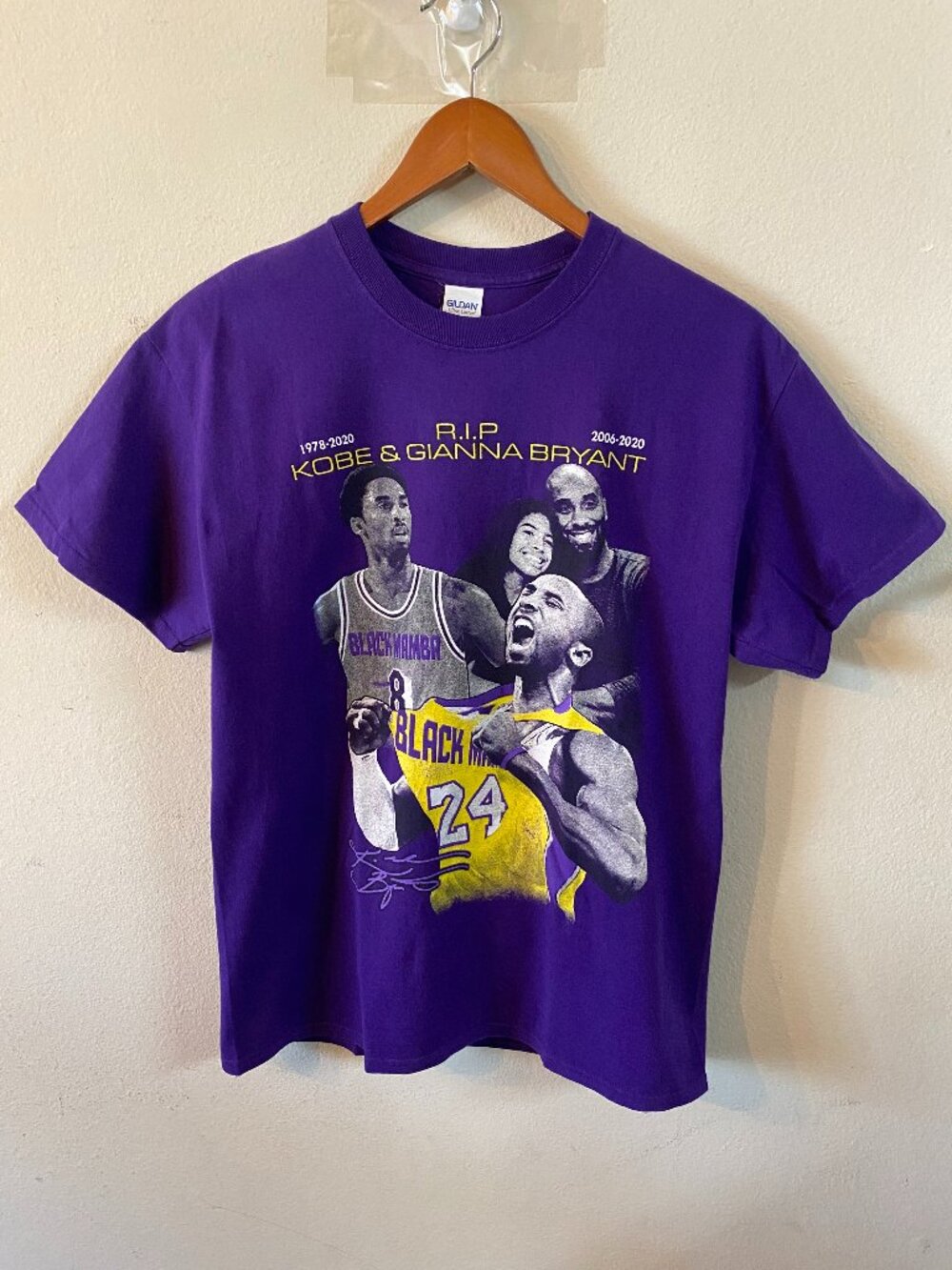 GILDAN MEDIUM PURPLE VINTAGE KOBE & GIANNA BRYANT MEMORIAL GRAPHIC T-SHIRT